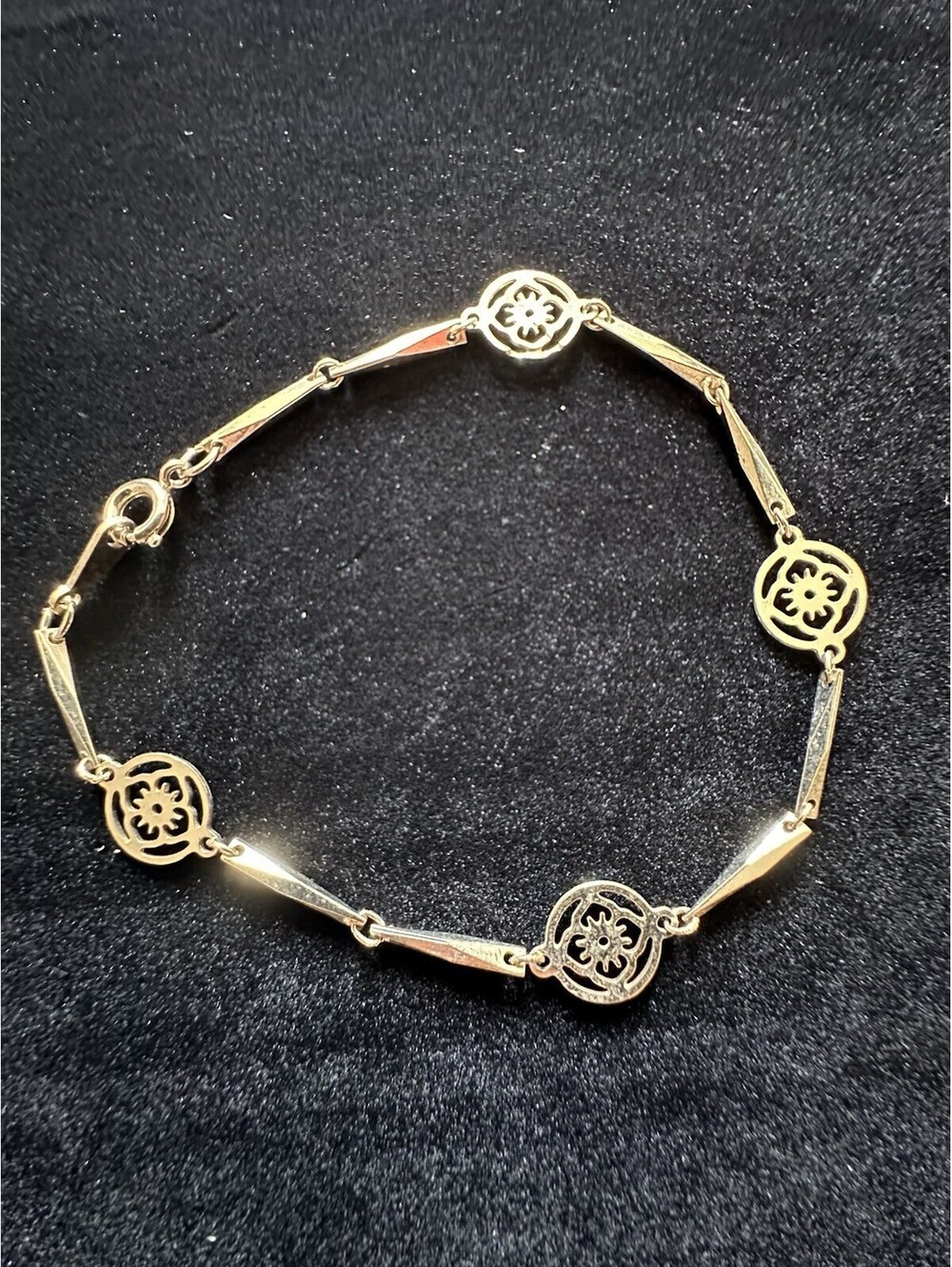 Vintage Gold Tone Avon Floral Bracelet